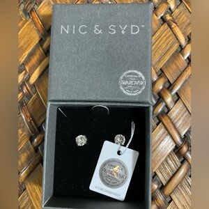 Nic & Syd stud earrings with Swarovski